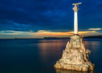 Памятник затопленным кораблям севастополь фото